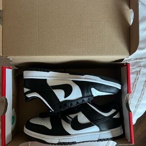 Nike low dunks panda